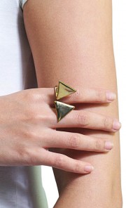 Collar Tip Ring in Gold