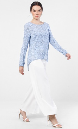 Roped Waves Tuxed Back Top in White and Blue