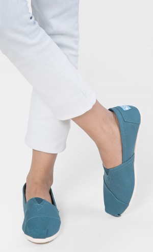 Woman Canvas Alpargata Shoes in Balsam Green