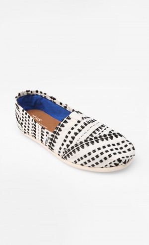 Woman Geo Stitch Alpargata Shoes in Black and White