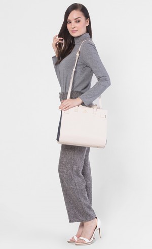 Elika Bag in Beige