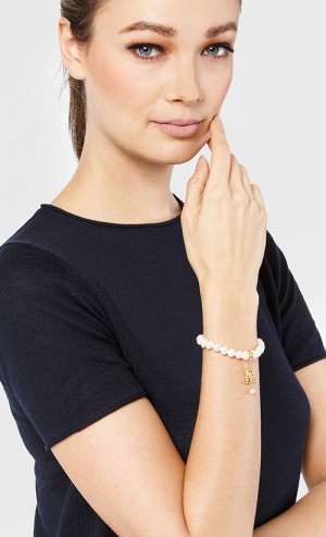Pearl Bracelet with Charm in Gold
