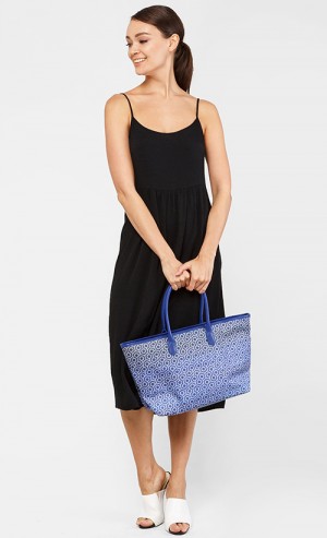 Shopper Tote in Shimoda