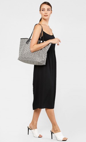 Jet Set Tote in Classic Black