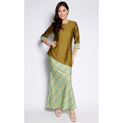 Border Kurung Kedah in Green