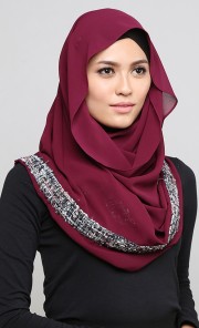 Tweed Shawl in Maroon