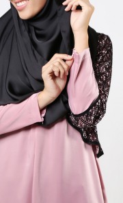 Na'ila Jubah in Polignac