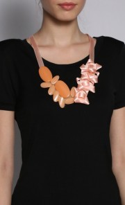Baksya Necklace in Peach
