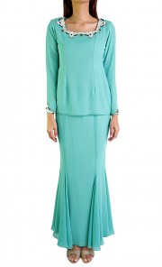Square Neckline Kurung in Green