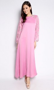 Nabila Jubah in Pink