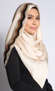 Medina Exclusive Shawl in Ivory