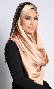 Medina Exclusive Shawl in Latte