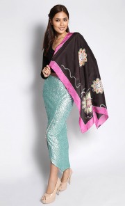 Square Scarf in Black