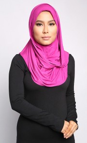 Mariam Twisted Tudung in Dark Fuchsia