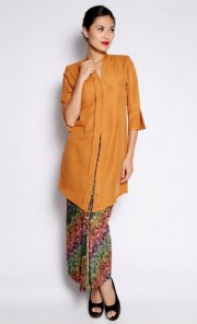 Kebaya Tok Batik Kipas in Brown