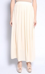 Long Pleated Skirt in Off White
