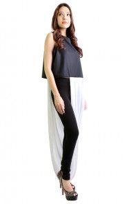 Sleeveless Reversible Top with Side Scallop in Black