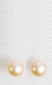 Molek Pearl Studs in Peach