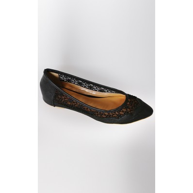 Chloe Flats in Black