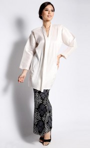 Linda Set in Black and White