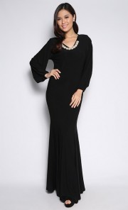 Jubah Dress with Exclusive Pearl Necklace in Black