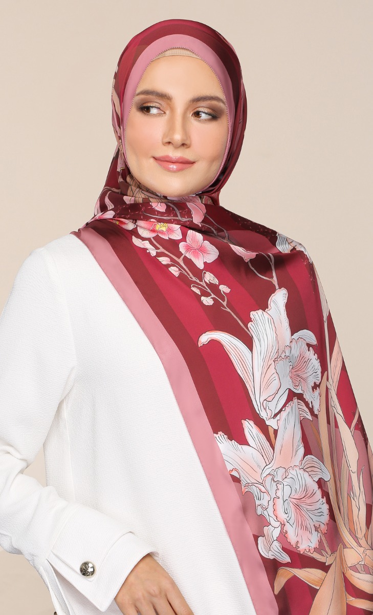 The Blooming dUCk - Orchid Shawl - Maroon