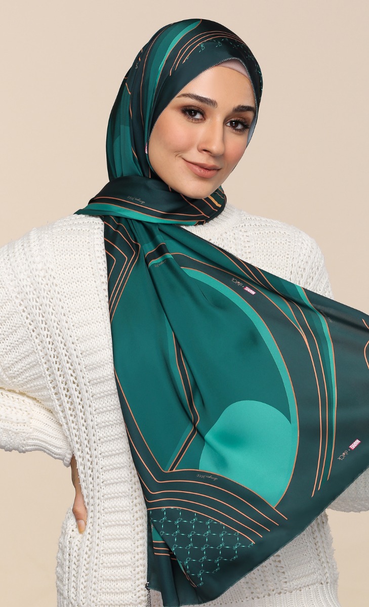 Marvel x dUCk - Father's Day Edition Shawl - Billionaire