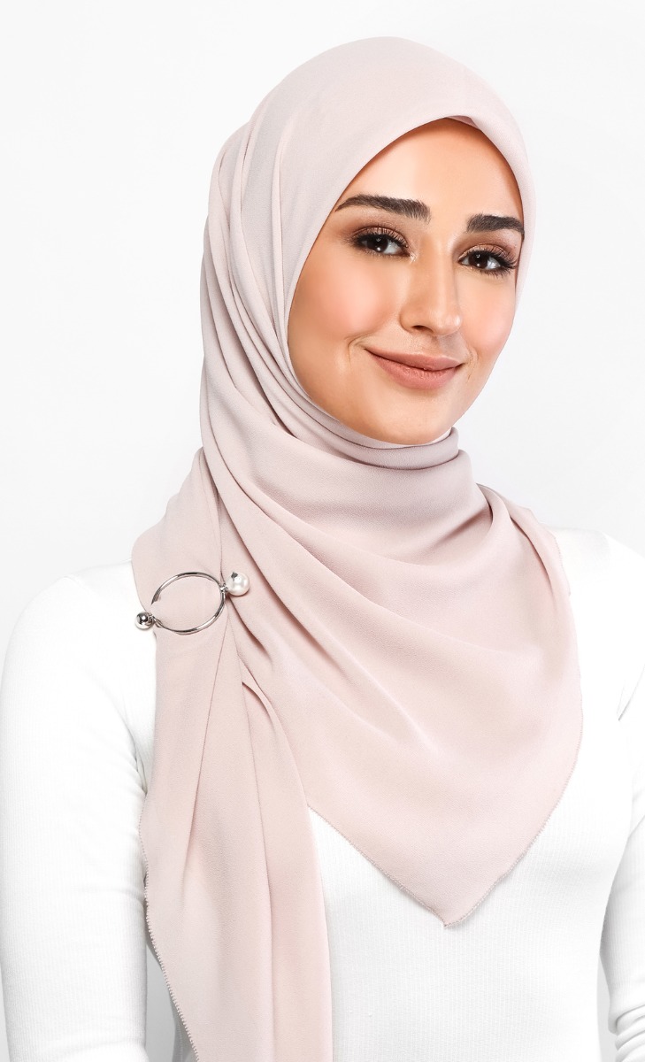 Pearl Scarf Ring in Silver image 2