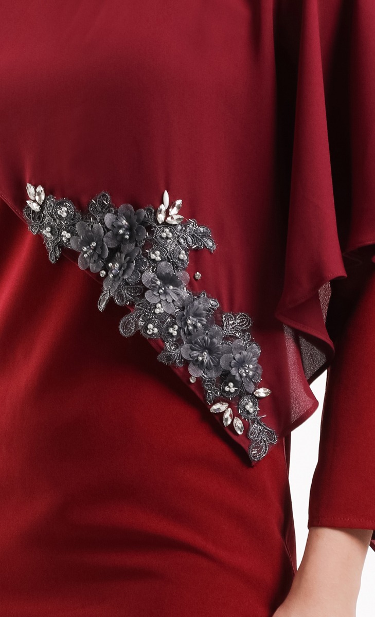 Wisteria Queen Kurung Set in Maroon image 2