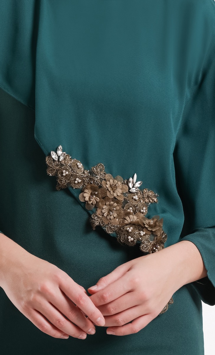 Wisteria Queen Kurung Set in Emerald image 2