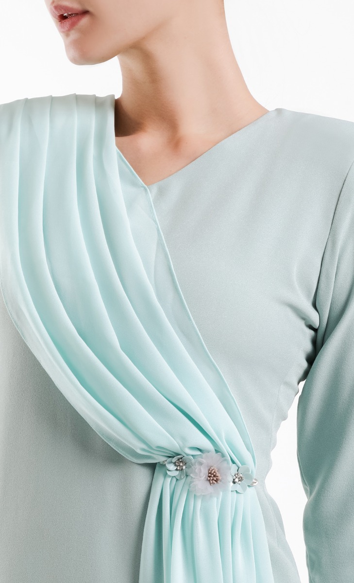 Geranium Kurung Set in Mint Green image 2