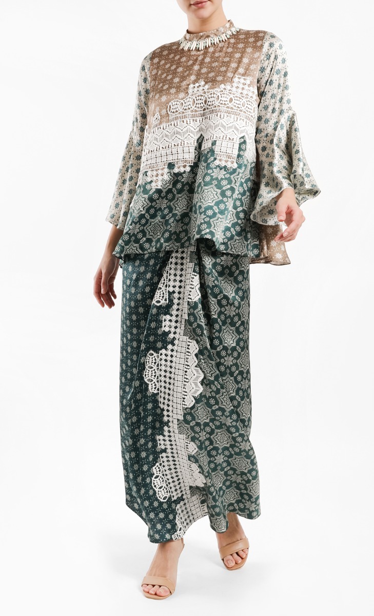 Satin Print Mix Lace Blouse in Green