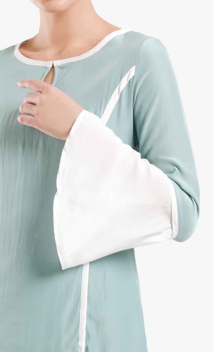 Azalea Princess Cut Kurung In Teal Blue image 2