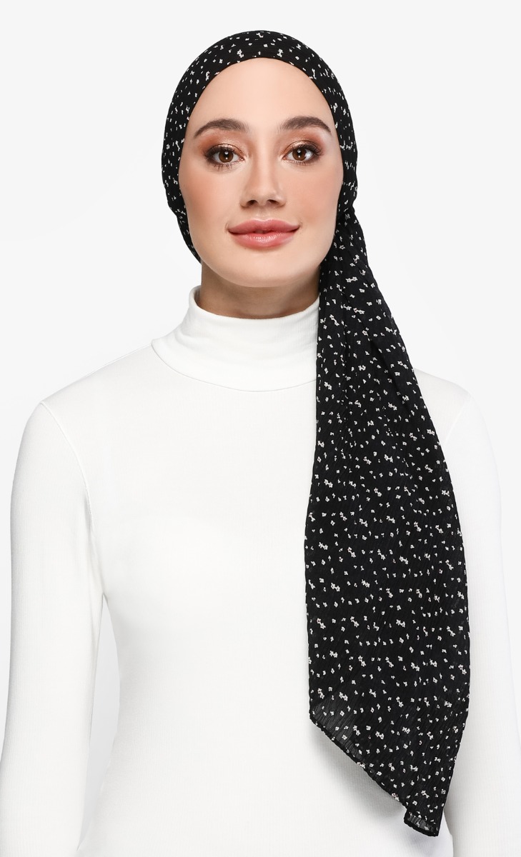 The Wave Pleated Scarf in Poppy Black