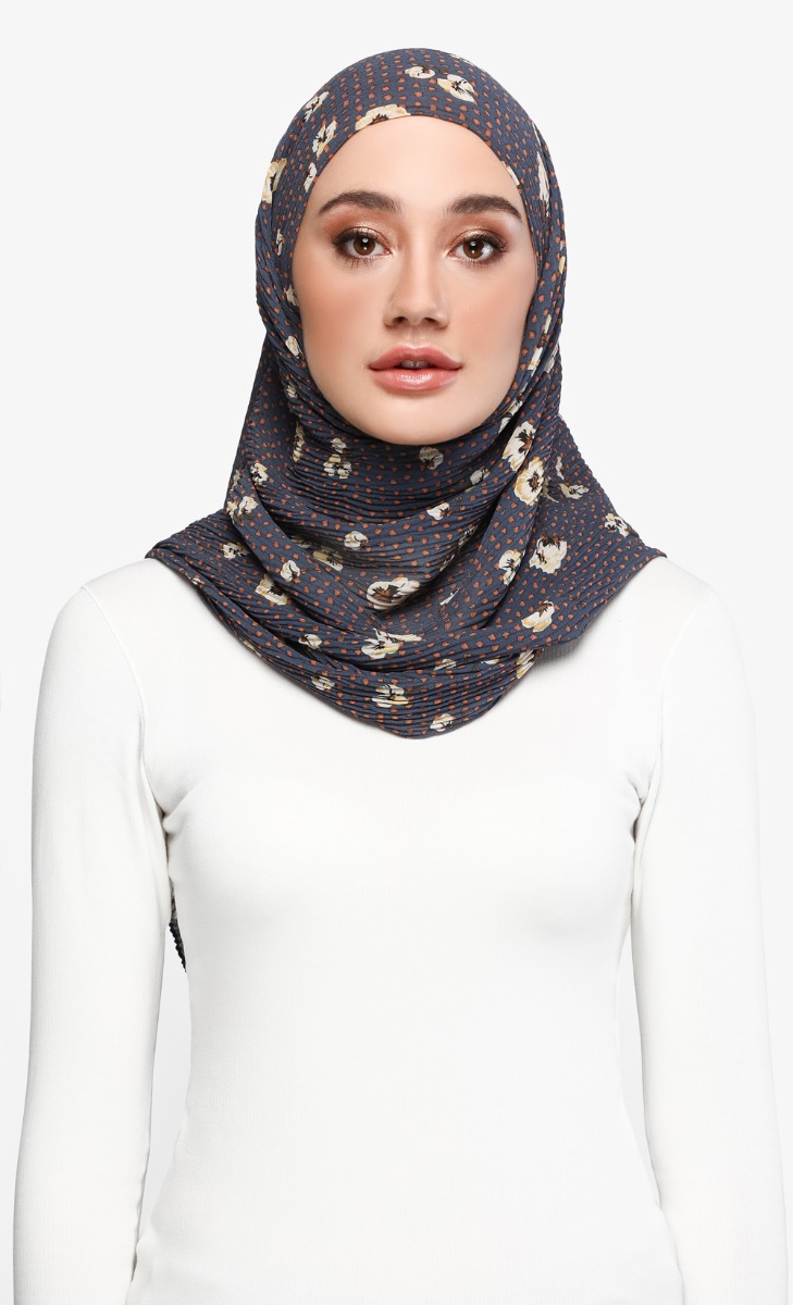 The Wave Pleated Scarf in Quince Blue