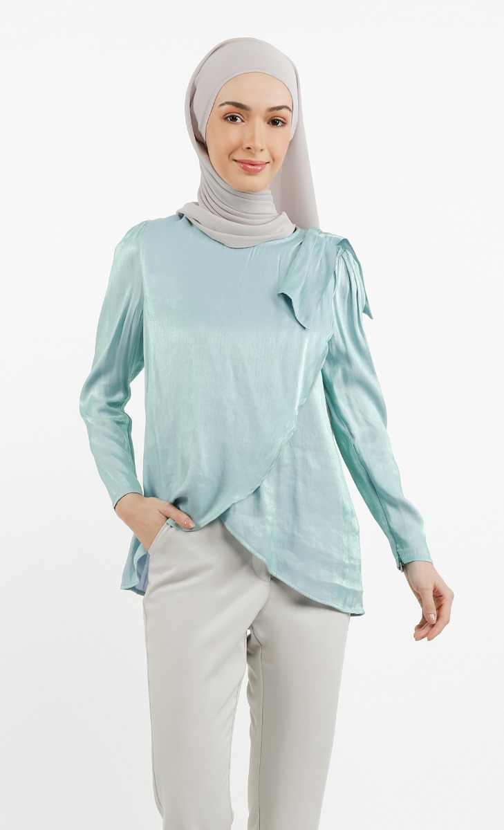 Overlap Puff Sleeves Top in Light Blue