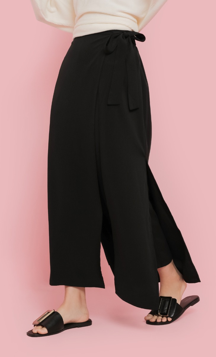 Wrap Pants in Black