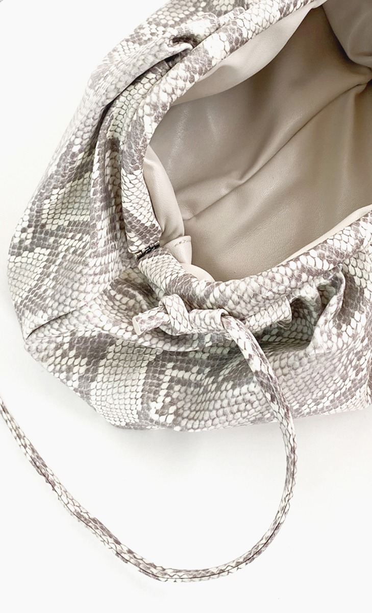 Pop Clutch XL in Gold image 2