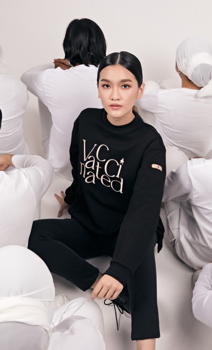 The Vaccinated dUCk Jumper in Black