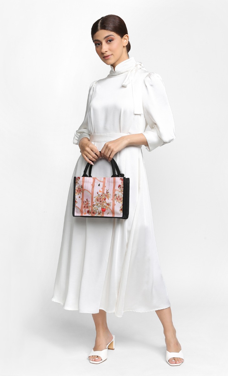 Disney x dUCk - Snow White Micro Shopping Bag - Love's First image 2