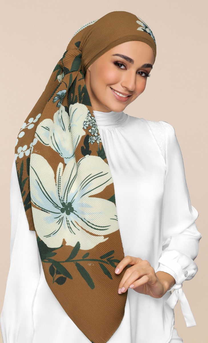 The Printed dUCk Wildflower Shawl in Brown