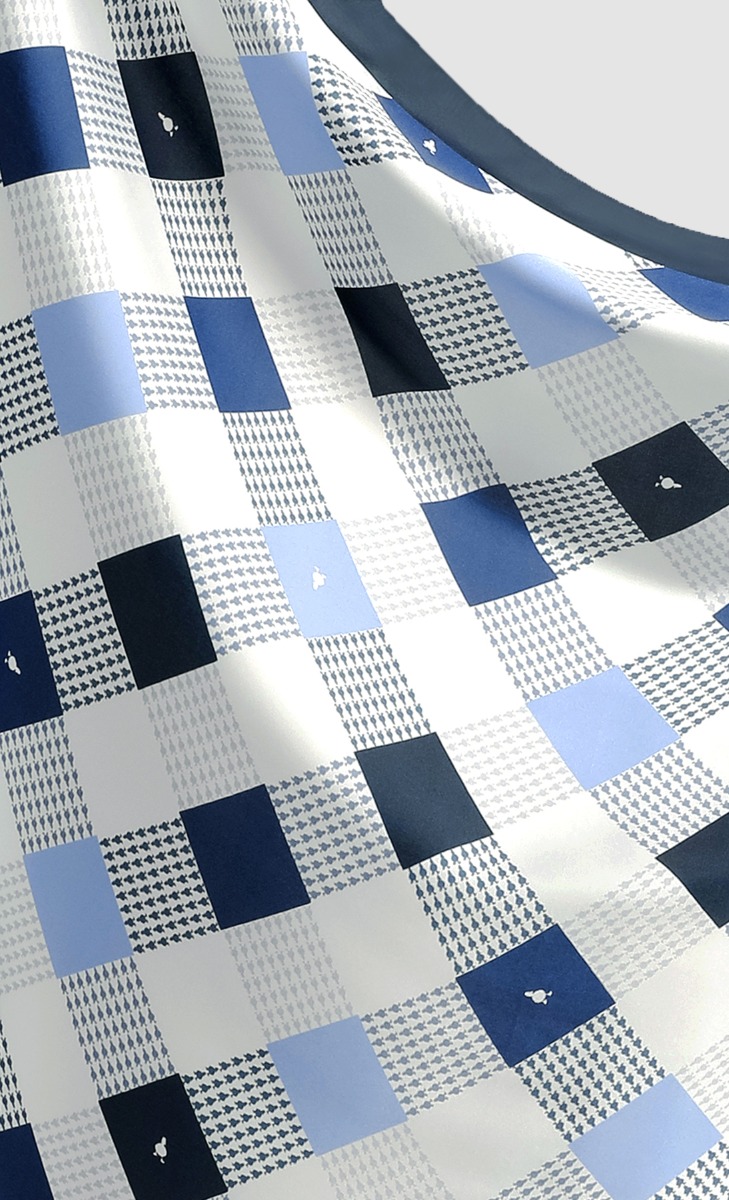 The Checkered dUCk Shawl in Icy image 2