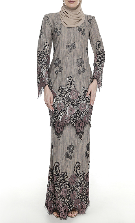 Teratai Kurung in Nude