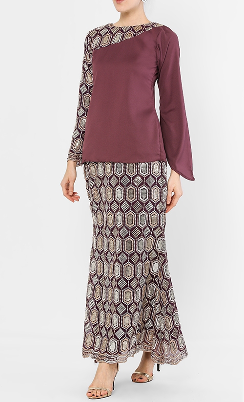 Priyanka Kurung Set in Magenta