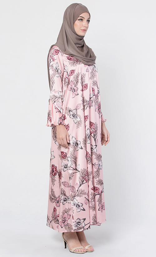 Inara Pleated Jubah in Pink | FashionValet