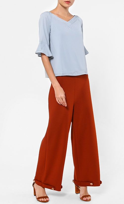 V-Neck Blouse with Trumpet Sleeves in Light Green image 2