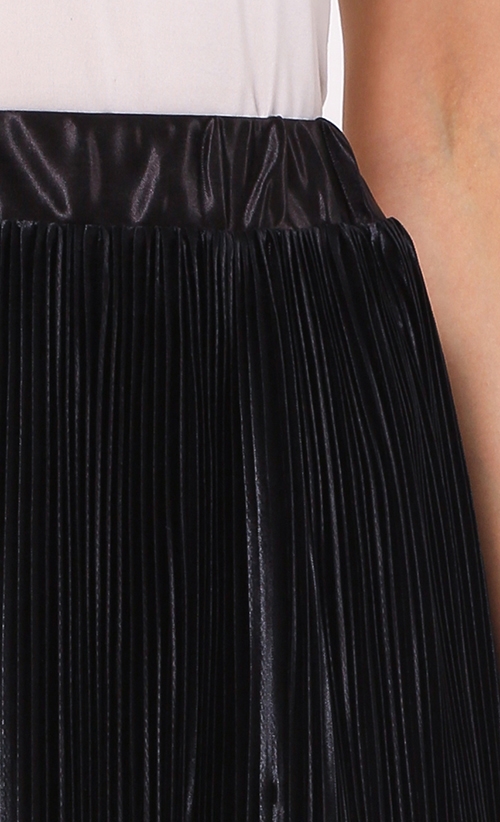Pleated Maxi Skirt in Black image 2