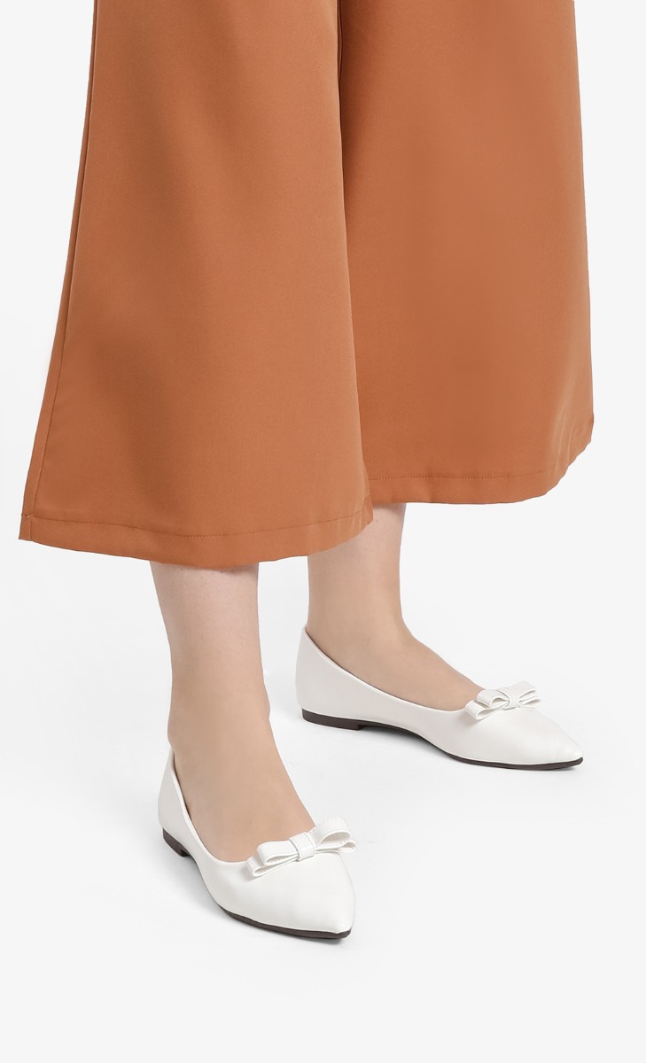 Lauren Flats In Off White