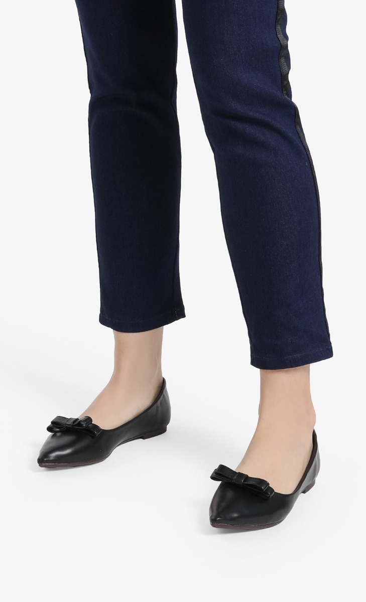 Lauren Flats In Black