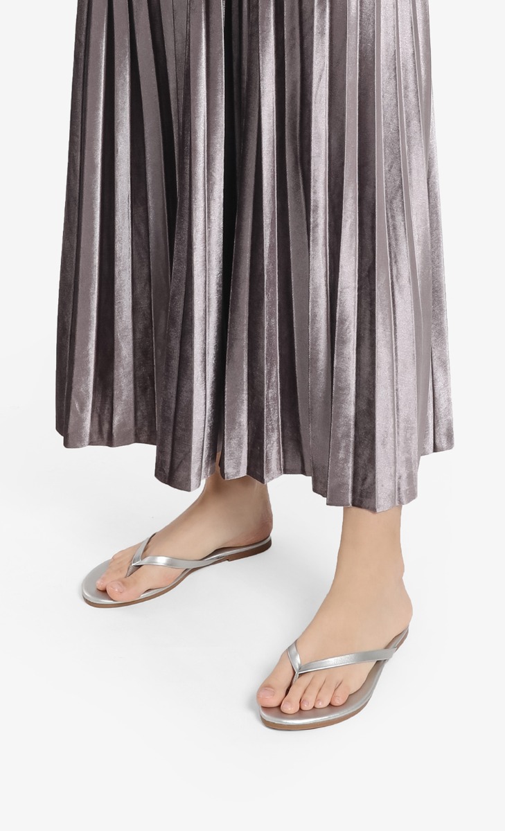 FOMO Flip Flops In Silver